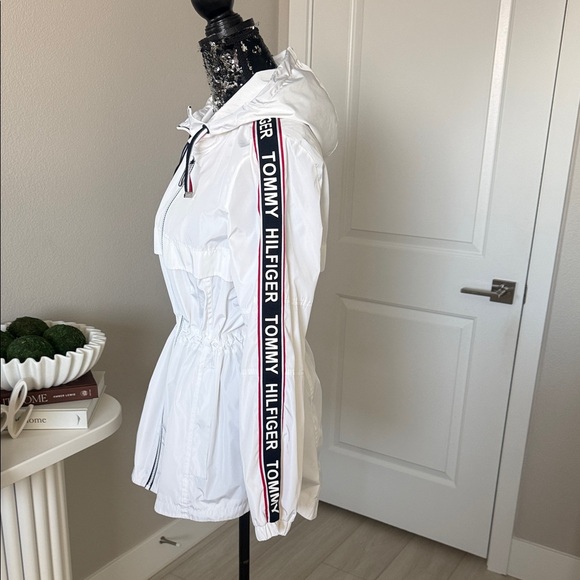 Tommy Hilfiger White Hooded Ski Jacket - Picture 3 of 7